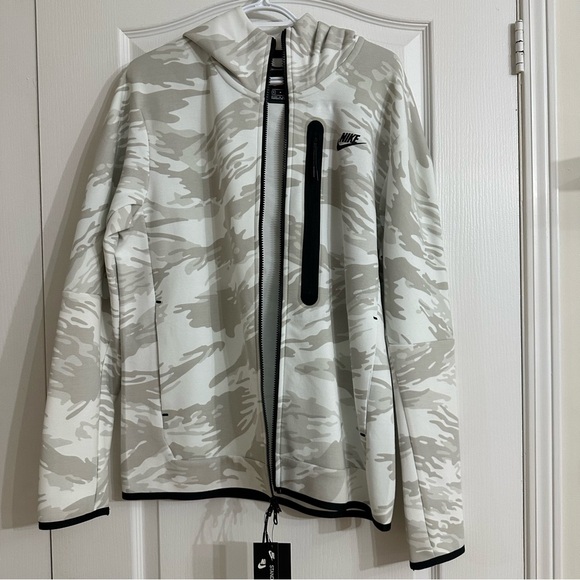 Nike tech fleece top - Picture 2 of 3